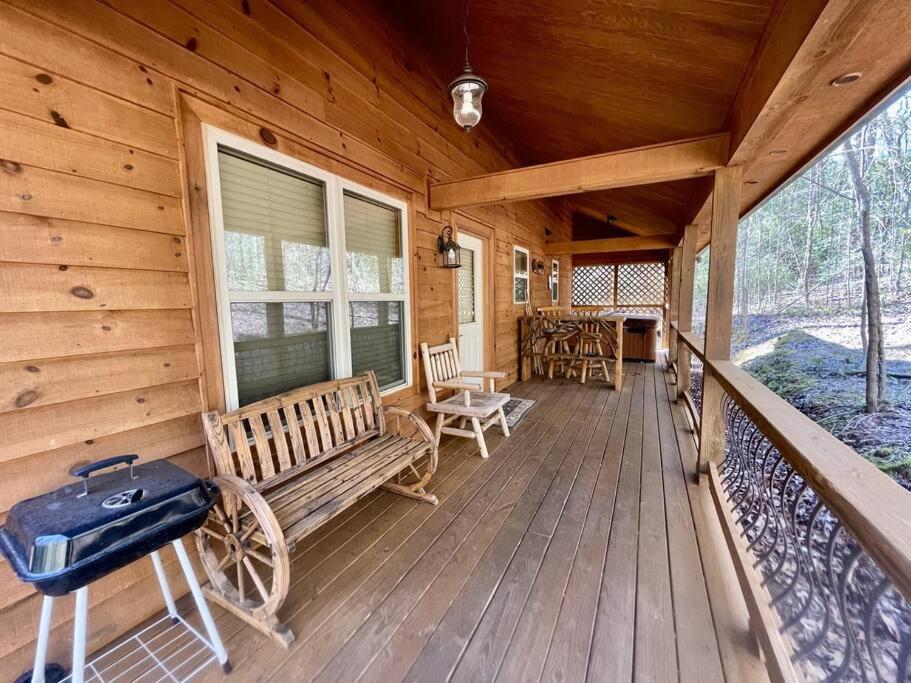 2 Bed Cabin Hot Tub Close To Helen #16 外观 照片