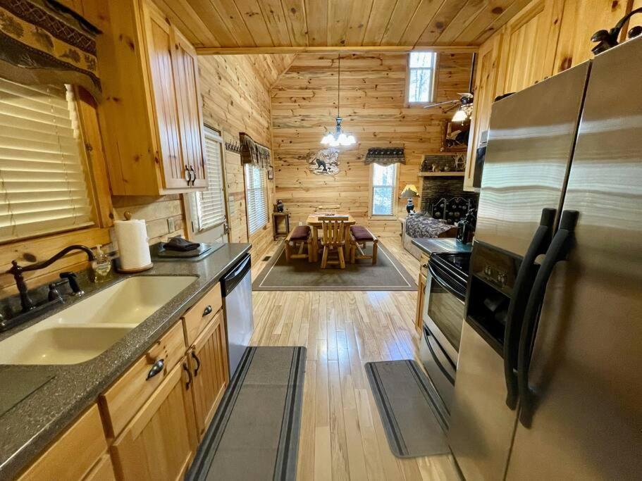 2 Bed Cabin Hot Tub Close To Helen #16 外观 照片